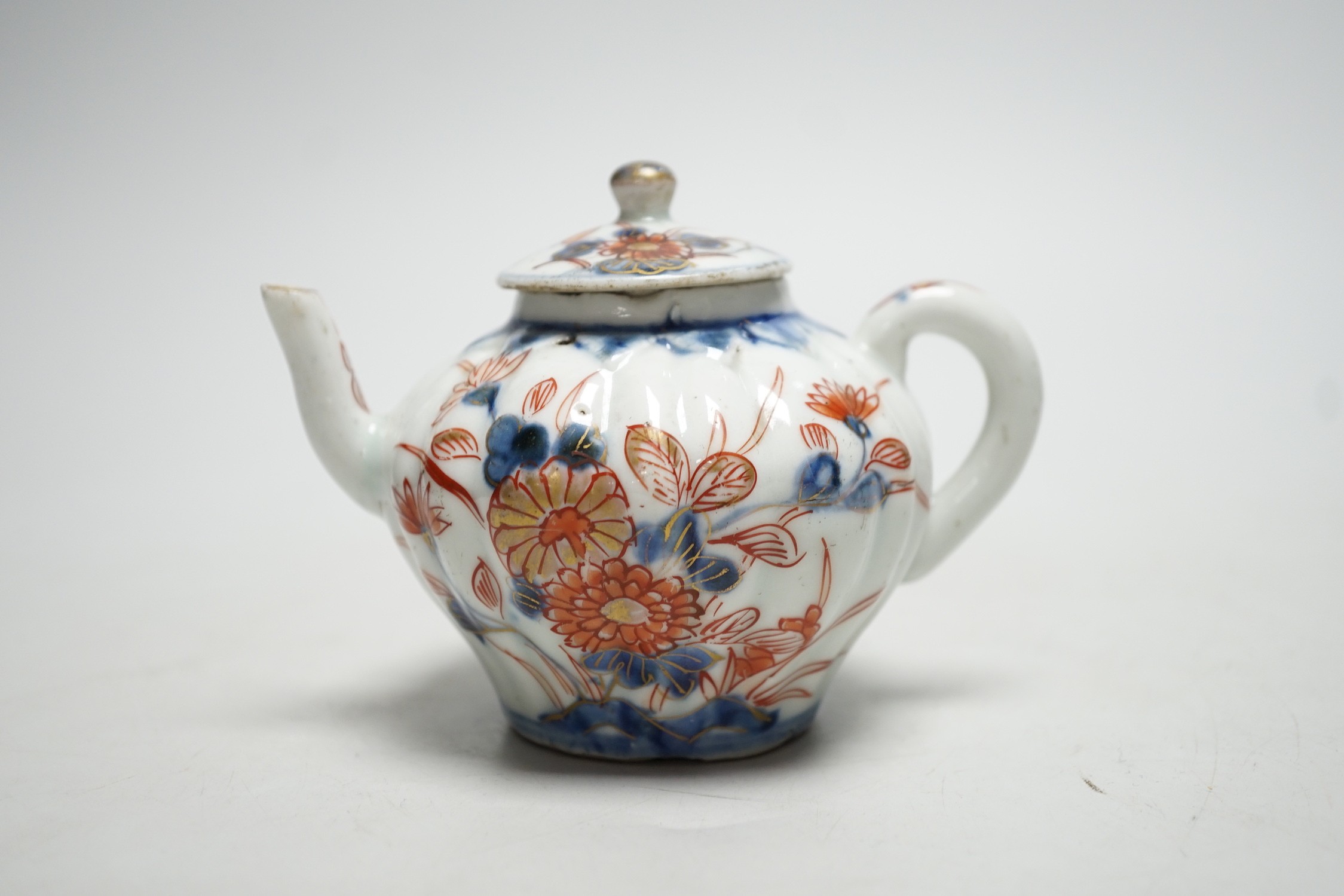 A Chinese Imari miniature teapot, Kangxi, 9cm